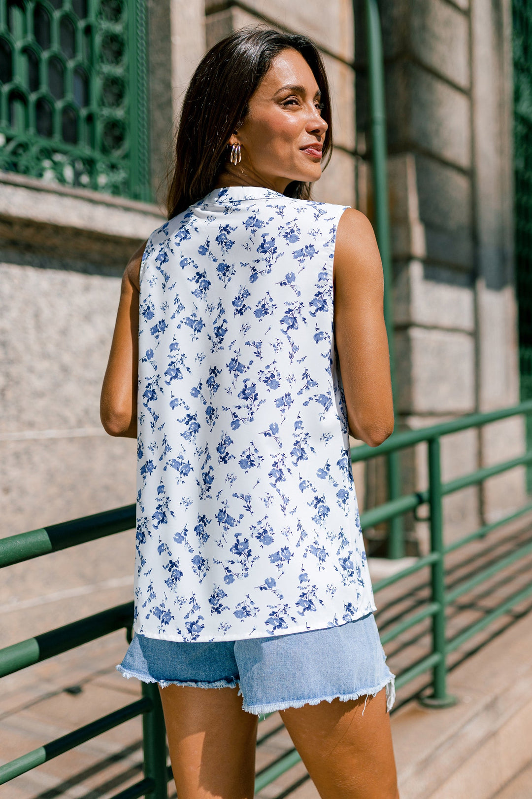 Bloemen Strandboulevard Top – Zomerse Vakantielook