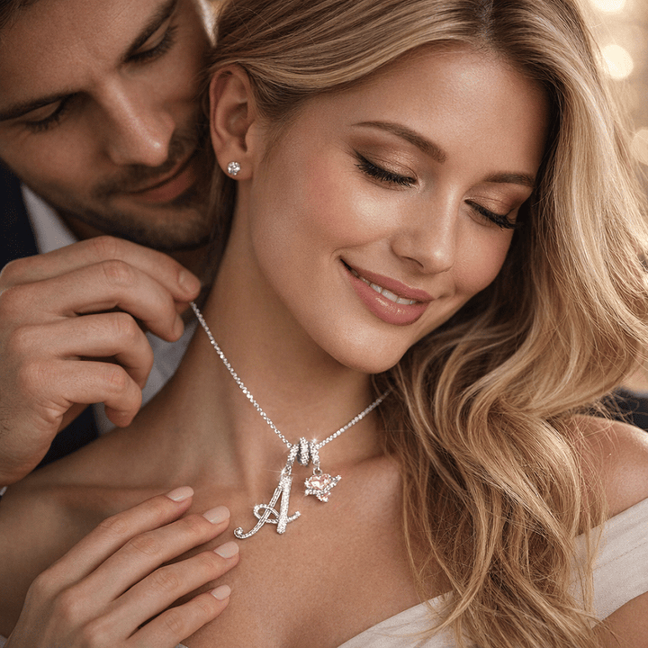 Carmelle - Collier Initiale Avec Cœur Rose Brillant